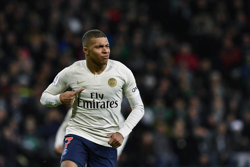 “血糖焦虑”的年轻人，买爆一款时尚单品